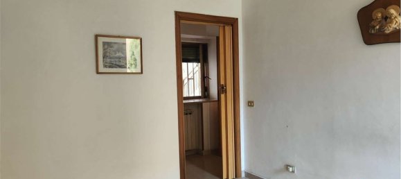 3 Schlafzimmer Wohnung in Santa Maria Capua Vetere, Italy, Nr. 335951 10