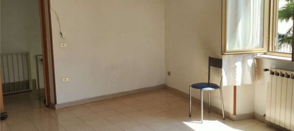 3 Schlafzimmer Wohnung in Santa Maria Capua Vetere, Italy, Nr. 335951 7