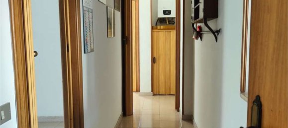 3 Schlafzimmer Wohnung in Santa Maria Capua Vetere, Italy, Nr. 335951 9