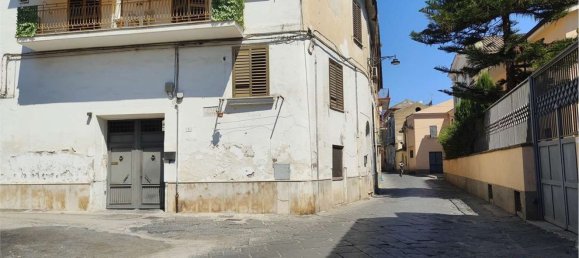 3 Schlafzimmer Wohnung in Santa Maria Capua Vetere, Italy, Nr. 335951 2