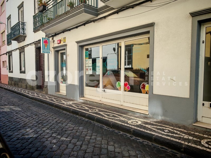 Propiedad comercial en Ponta Delgada, Portugal 155 m² No. 345337