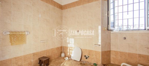 4-salle Appartement à Reggio Emilia, Italy No. 92001 10