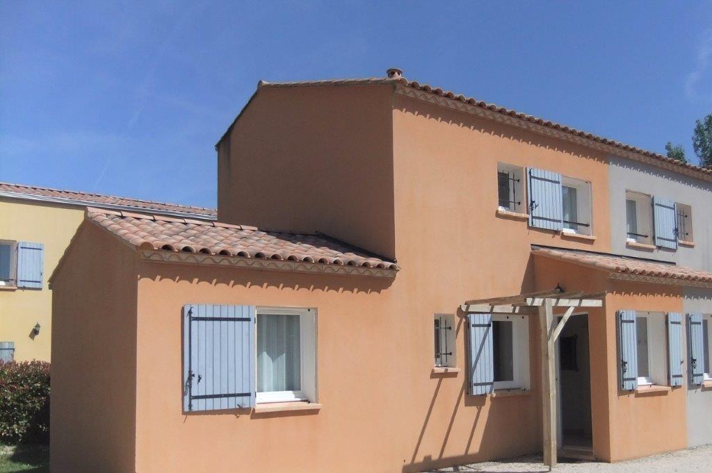 3 bedrooms Villa in L'Isle-sur-la-Sorgue, France No. 1902