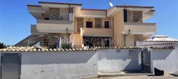 3 bedrooms Apartment in Pomezia, Italy No. 357039 4