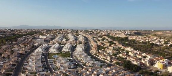 4 bedrooms Villa in Urbanizacion La Marina-El Oasis, Spain No. 11658 10