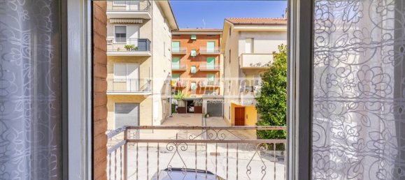 3 rooms Apartment in Monte San Giusto, Italy No. 275060 6