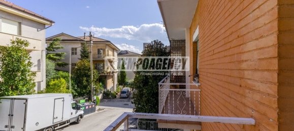 3 rooms Apartment in Monte San Giusto, Italy No. 275060 8