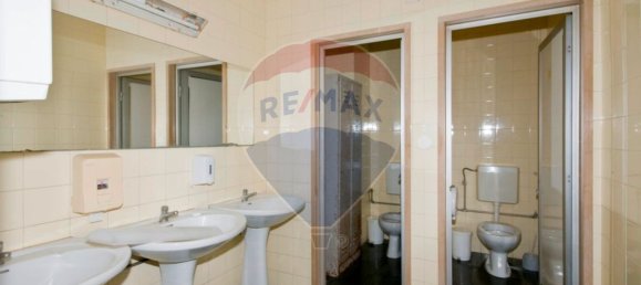 288m² Commercial property in Lisbon, Portugal No. 73886 15