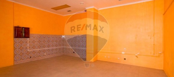 288m² Commercial property in Lisbon, Portugal No. 73886 17