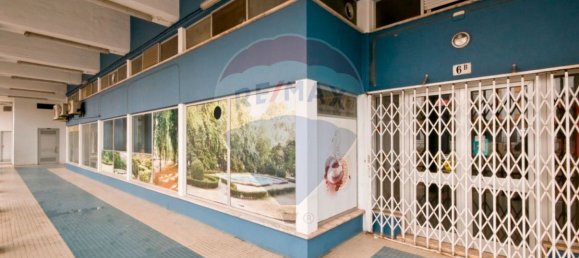 288m² Commercial property in Lisbon, Portugal No. 73886 4