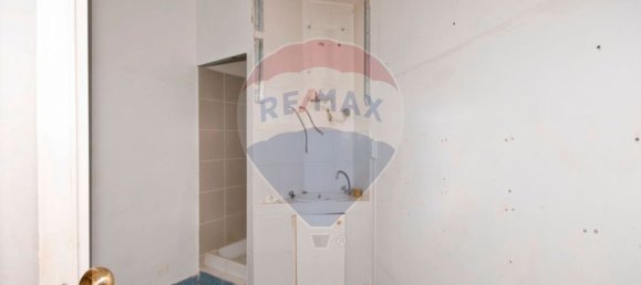 288m² Commercial property in Lisbon, Portugal No. 73886 12