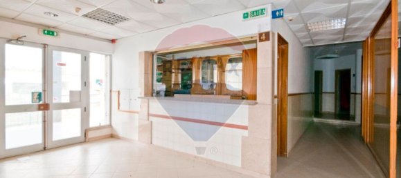 288m² Commercial property in Lisbon, Portugal No. 73886 8