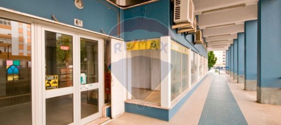 288m² Commercial property in Lisbon, Portugal No. 73886 5