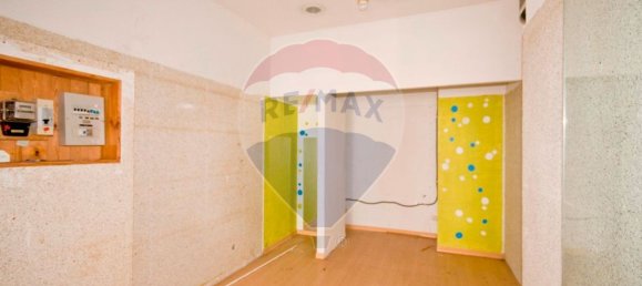 288m² Commercial property in Lisbon, Portugal No. 73886 23