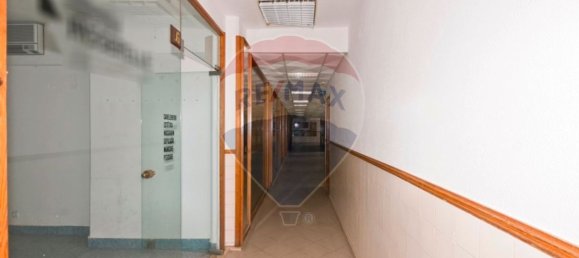 288m² Commercial property in Lisbon, Portugal No. 73886 16