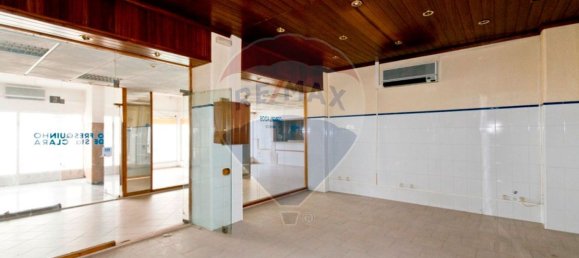 288m² Commercial property in Lisbon, Portugal No. 73886 21