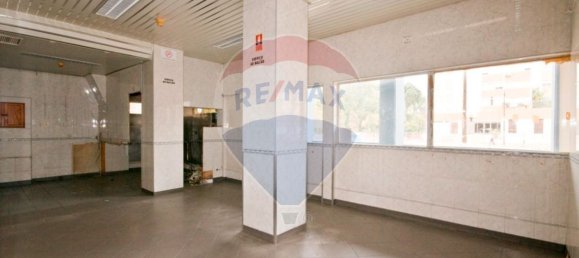 288m² Commercial property in Lisbon, Portugal No. 73886 22
