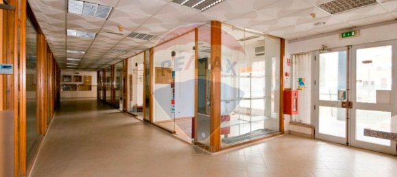 288m² Commercial property in Lisbon, Portugal No. 73886 7