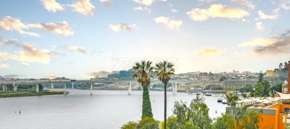 Квартира с 4 спальнями в Порту, Португалия № 324406 3