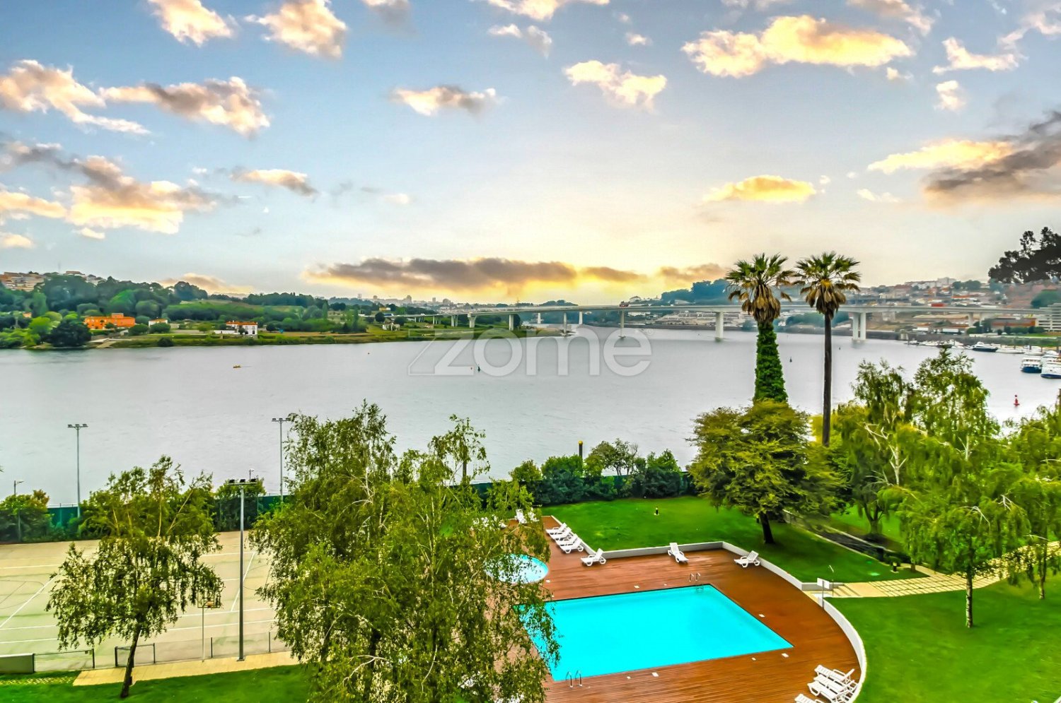 4 bedrooms Apartment in Porto, Portugal No. 324406