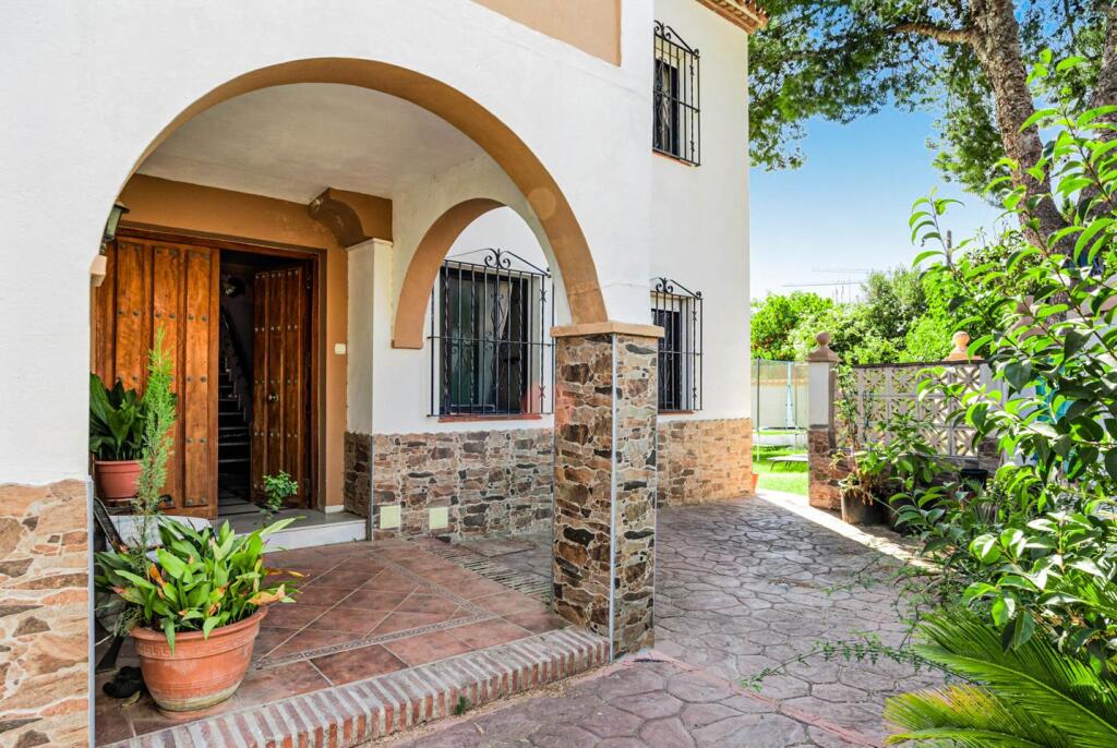 Вилла с 6 спальнями в Эстепона, Испания № 246145