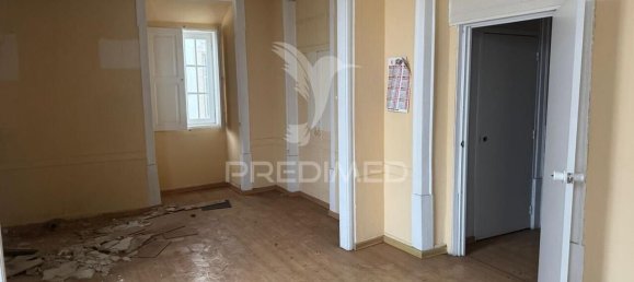 Здание с 6 спальнями в Фару, Португалия № 113160 17