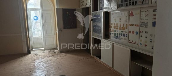 Здание с 6 спальнями в Фару, Португалия № 113160 8