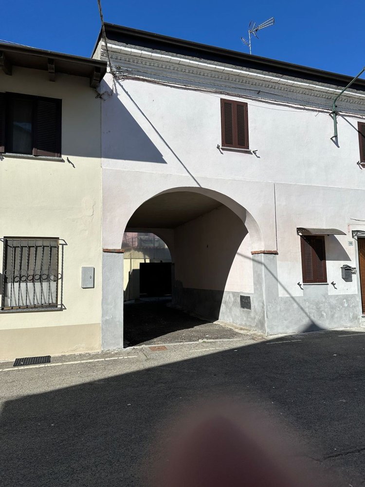 3 rooms House in Caresana, Italy No. 13347