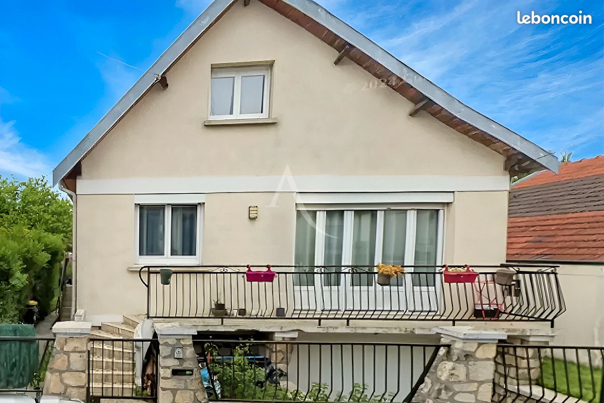 3 bedrooms House in Pontault-Combault, France No. 170222