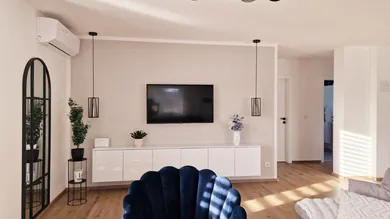 Дом с 7 комнатами в Аурольцмюнстер, Австрия № 131346