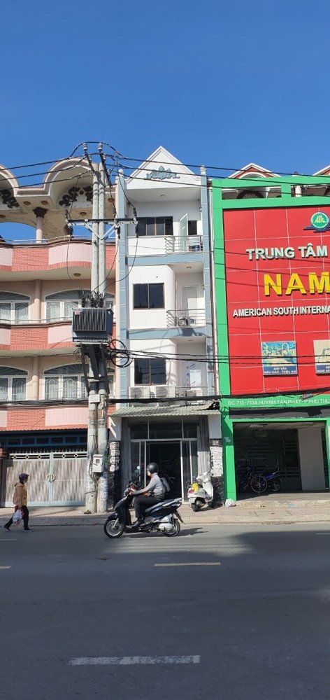 88m² House in District 7, Vietnam No. 7351