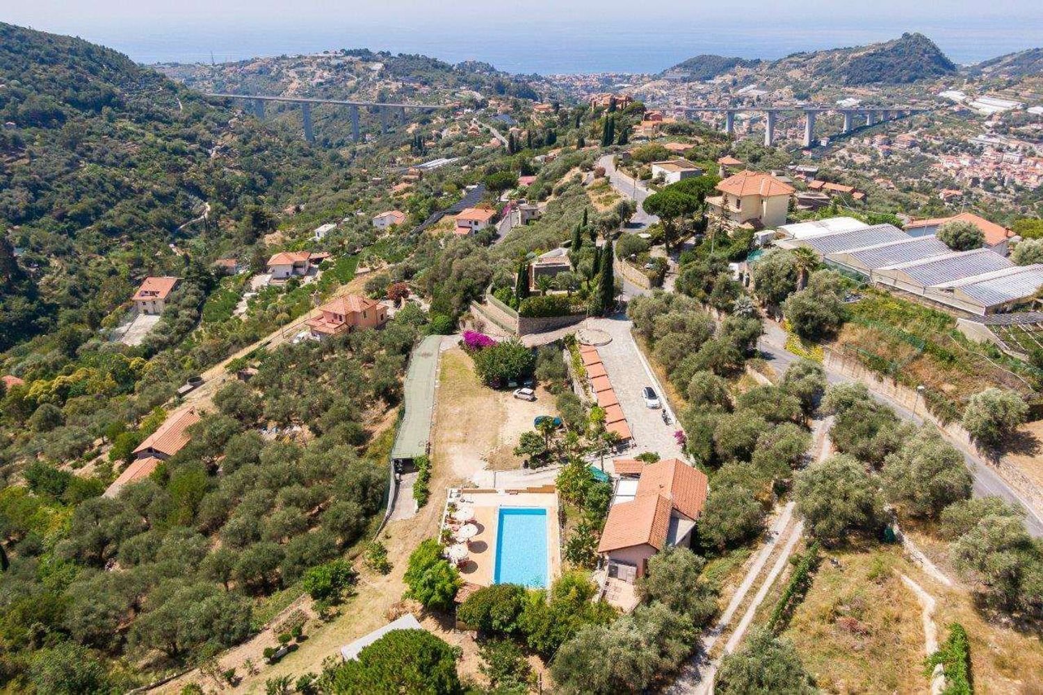 Вилла с 10 комнатами в Валлебона, Италия № 133026