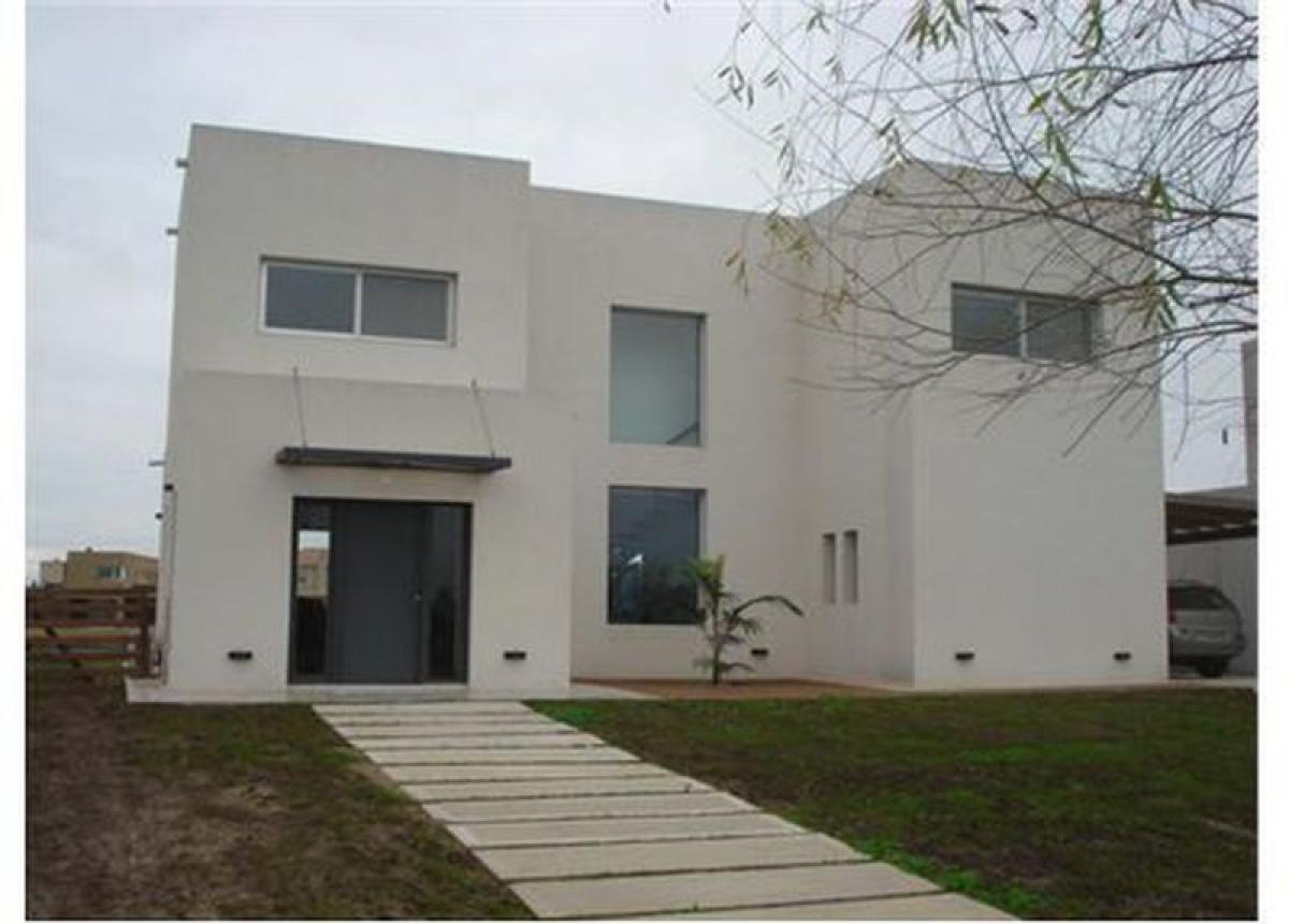 Casa de 3 dormitorios en Tigre, Argentina No. 68696