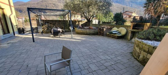 5 rooms House in Besano, Italy No. 143829 3