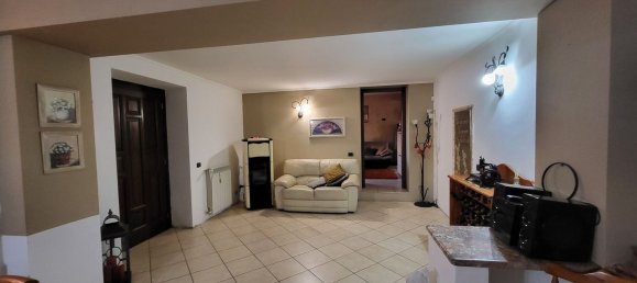 5 rooms House in Besano, Italy No. 143829 10
