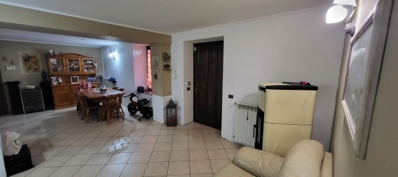 5 rooms House in Besano, Italy No. 143829 11