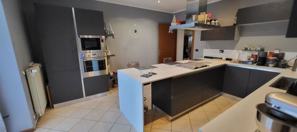 5 rooms House in Besano, Italy No. 143829 5