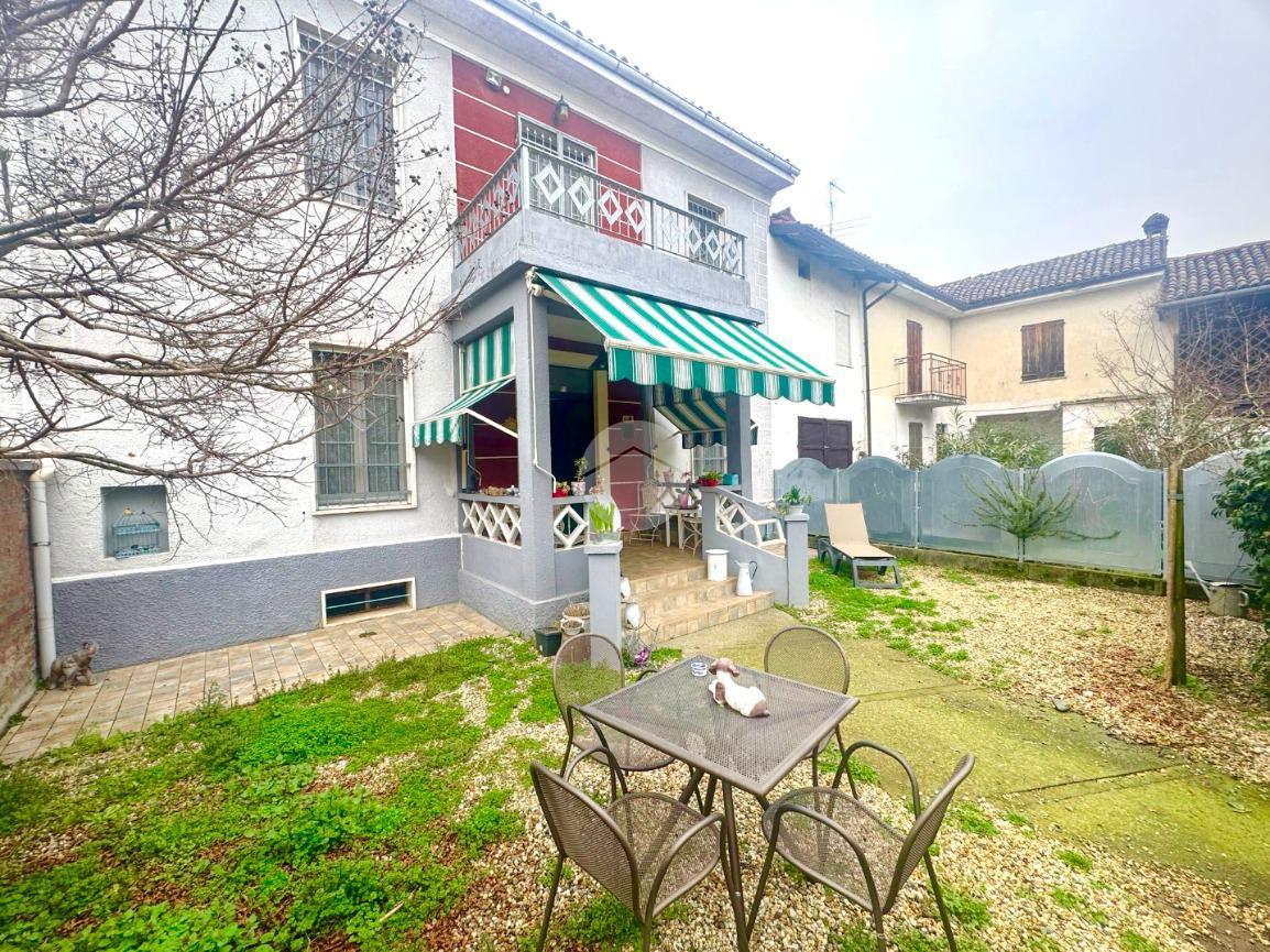 Casa de 5 habitaciónes en Fresonara, Italy No. 8645