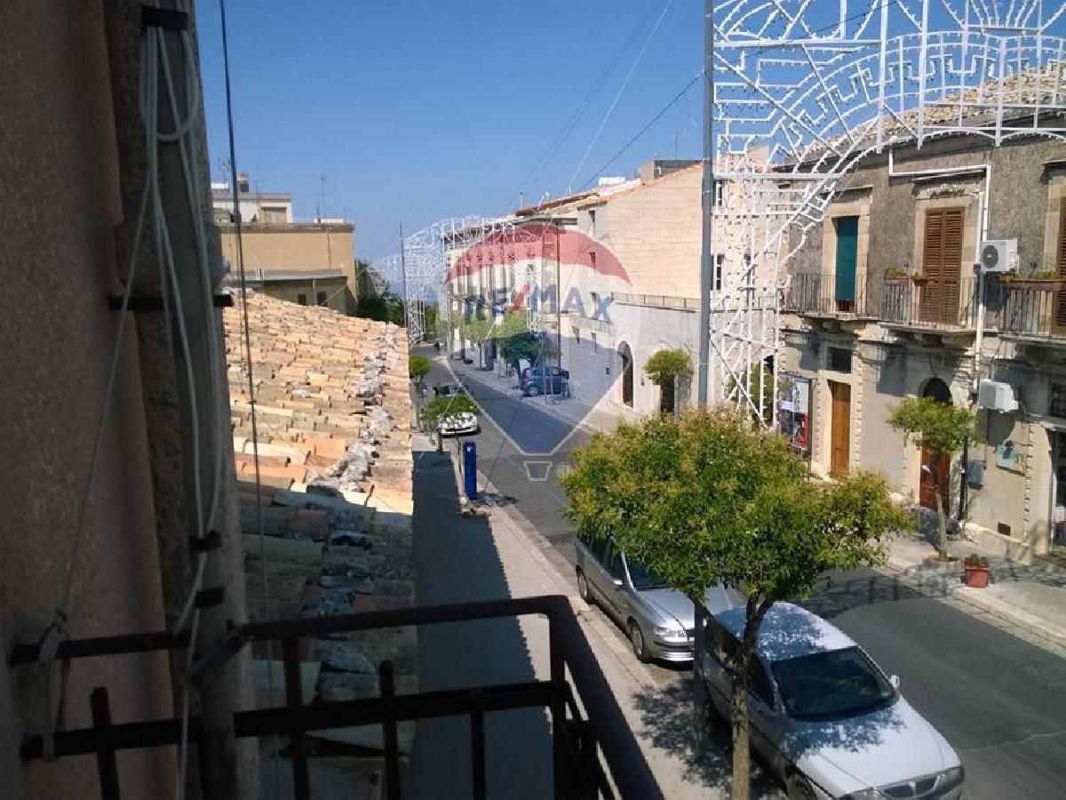 Casa de 3 dormitorios en Chiaramonte Gulfi, Italy No. 320338