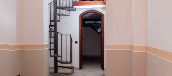 3 rooms Commercial property in Catania, Italy No. 174762 3