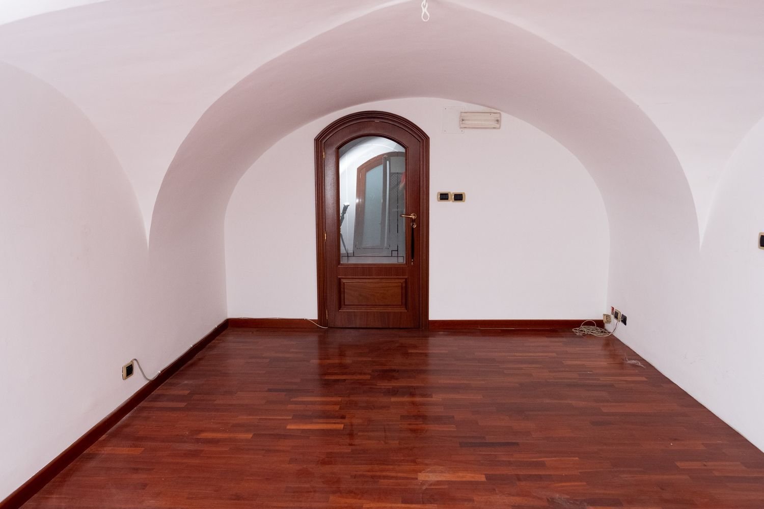 3 rooms Commercial property in Catania, Italy No. 174762