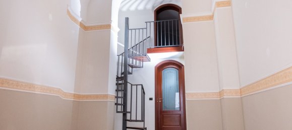 3 rooms Commercial property in Catania, Italy No. 174762 2