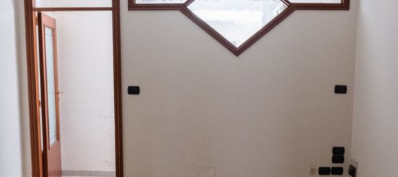 3 rooms Commercial property in Catania, Italy No. 174762 9