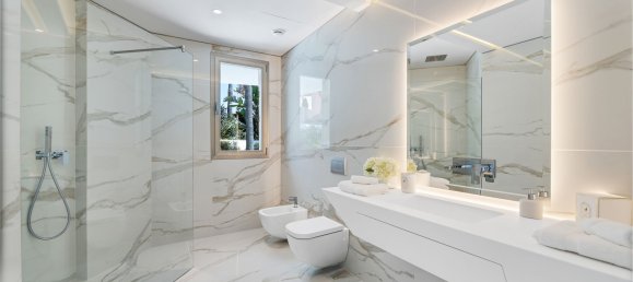 6 bedrooms Villa in Marbella, Spain No. 4705 17