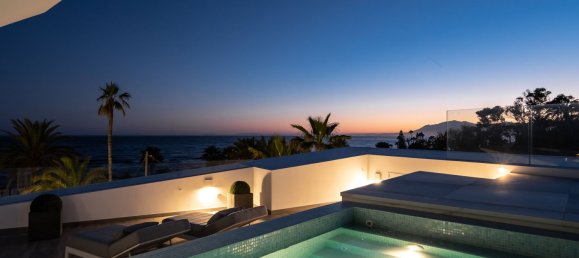 6 bedrooms Villa in Marbella, Spain No. 4705 2