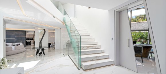 6 bedrooms Villa in Marbella, Spain No. 4705 16