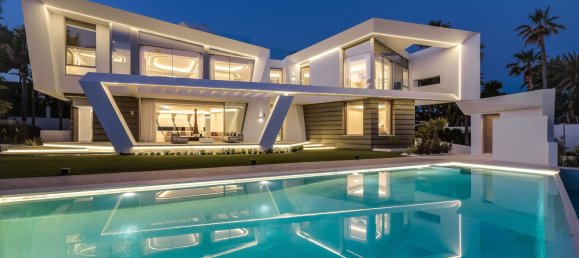 6 bedrooms Villa in Marbella, Spain No. 4705 4