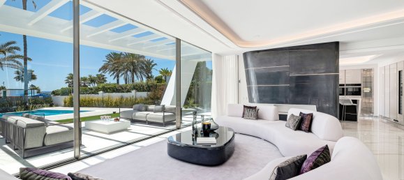 6 bedrooms Villa in Marbella, Spain No. 4705 12