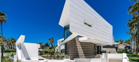 6 bedrooms Villa in Marbella, Spain No. 4705 30