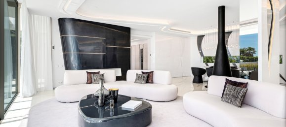 6 bedrooms Villa in Marbella, Spain No. 4705 13